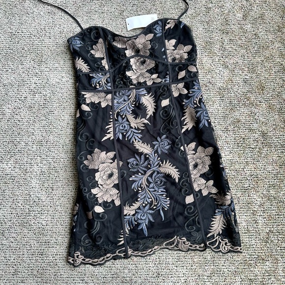 YOURS LONDON Plus Size Black Lace Keyhole Midi Dress | Yours Clothing
